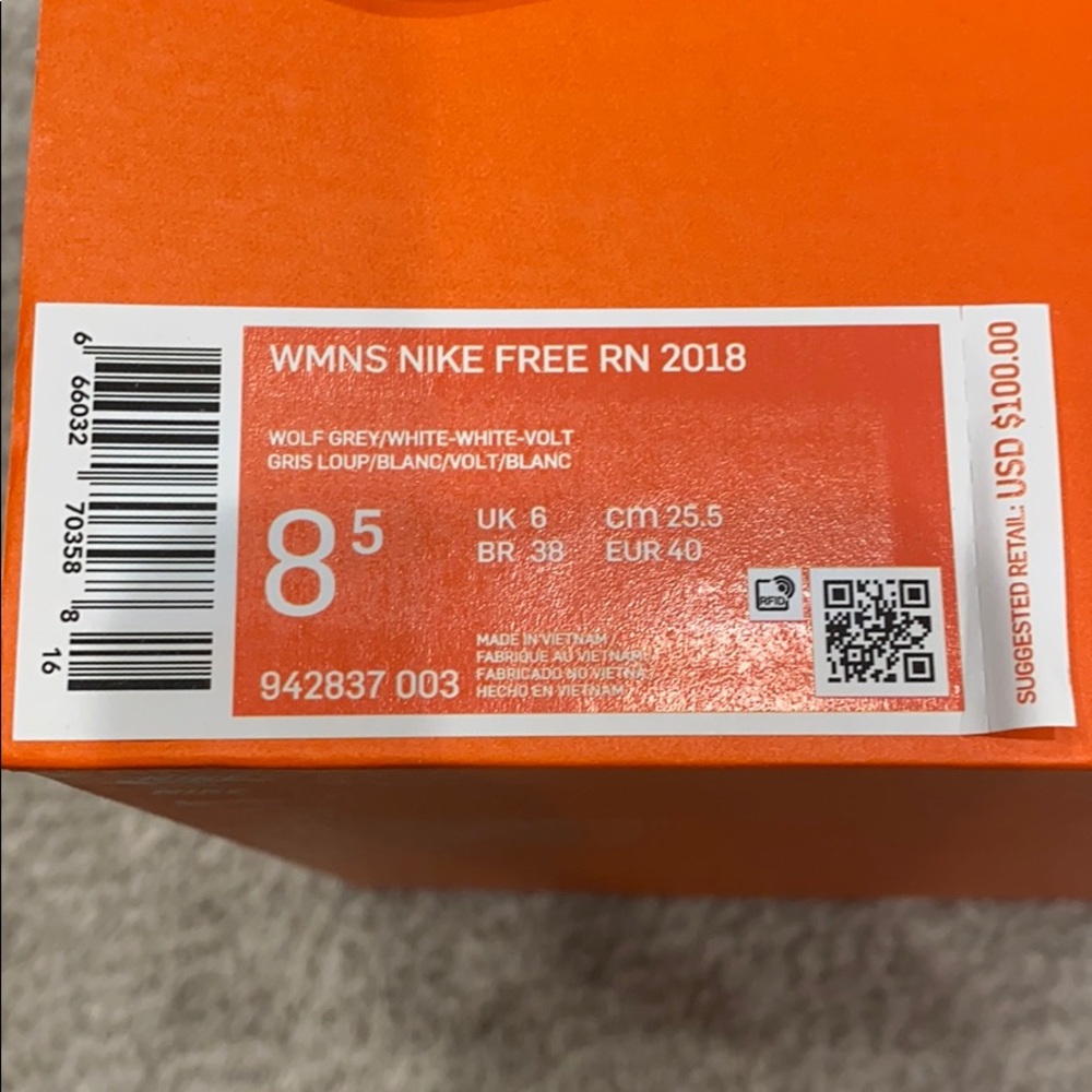 Women’s Nike sneakers in 8.5